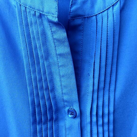 Women's Button Up Blouse Sleeveless Plus Size 26 / 28 Blue Henley Neck Pleats - Picture 2 of 3